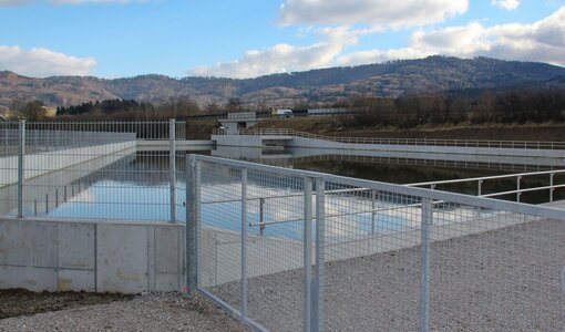 watercourse protection facility at the A1, West Motorway, amiko