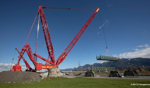 mega-crane, demolition of bridge across Rhine, amiko bau consult