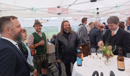 Fröhliche Stimmung bei Marina und Stefans Hochzeit