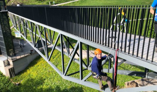 amiko staff during inspection of components footbridge Hallstatt