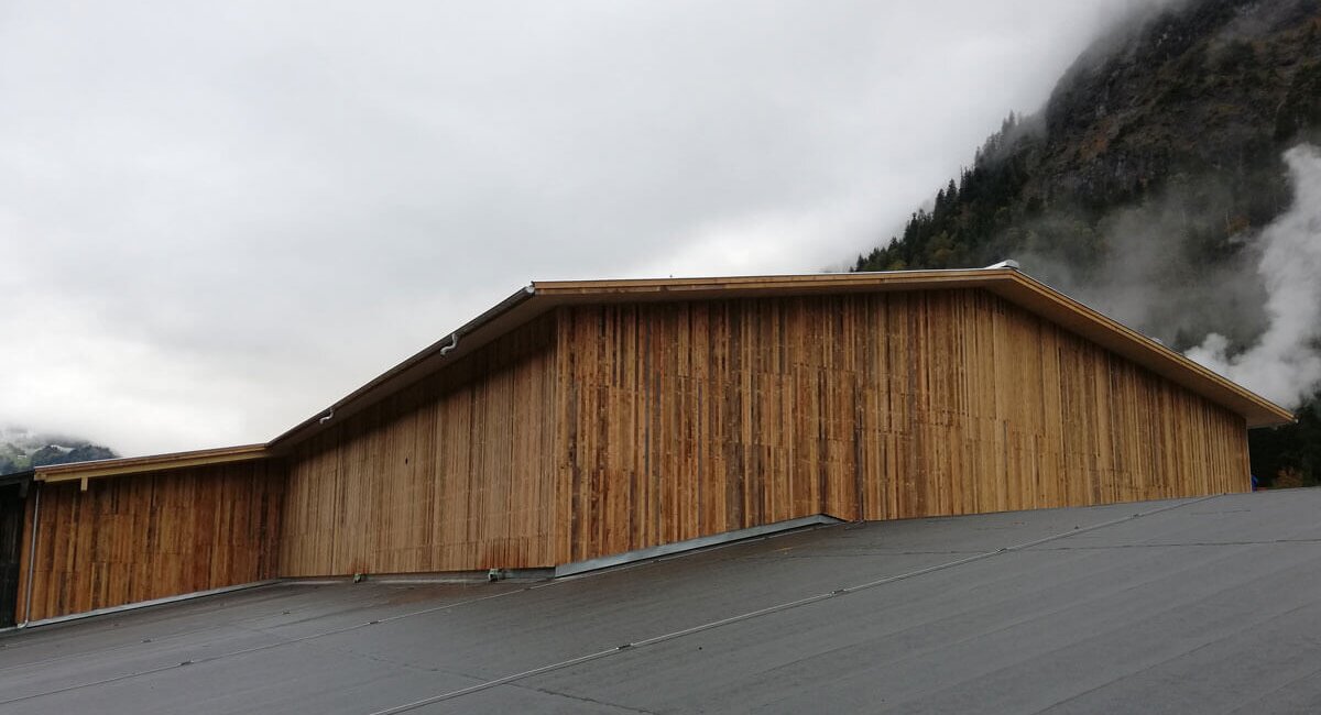 Erhart Ltd Timber Production, new roofing of sawmill hall with indoor crane