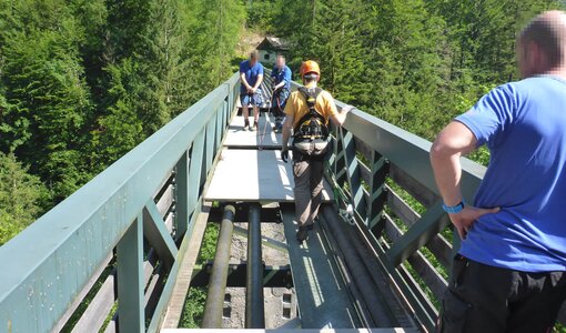Prüfung Tragwerk Fussgängerbrücke Gosauzwang durch amiko bau consult
