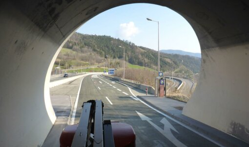 Handnahe Prüfung Tunnelanlagen Semmering Schnellstraße durch amiko bau consult