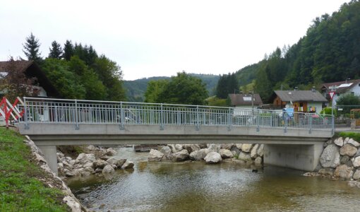 structural analysis by amiko for protective wall during new construction of bridge in Aurach-Reindlmuehl