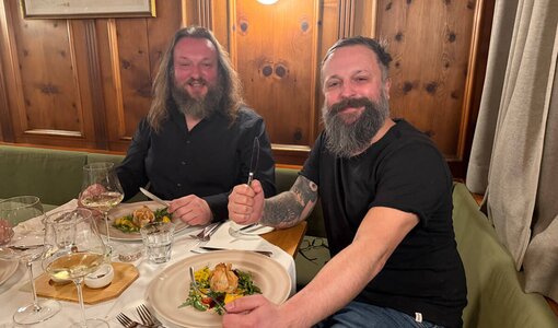 Sascha and Alex Grujic are enjoying their meal, amiko bau consult