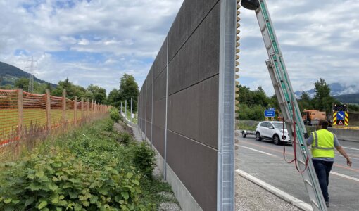 Refurbishment and replacement building noise protection on the A10