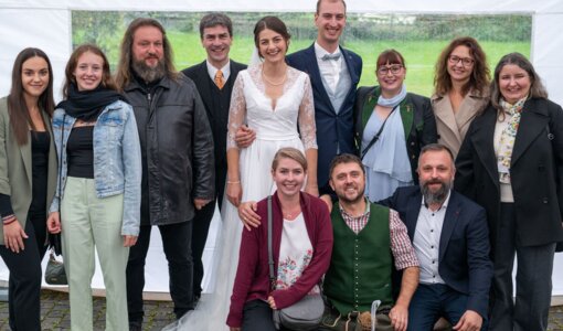 Gruppenbild amiko mit Hochzeitspaar Stefan und Marina