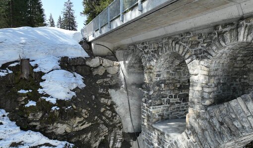 Inspection of retaining wall on the L198