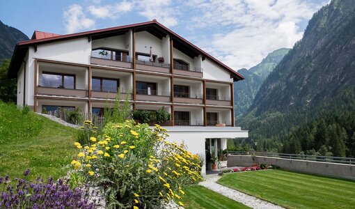 Guest house Valschena structural analysis amiko