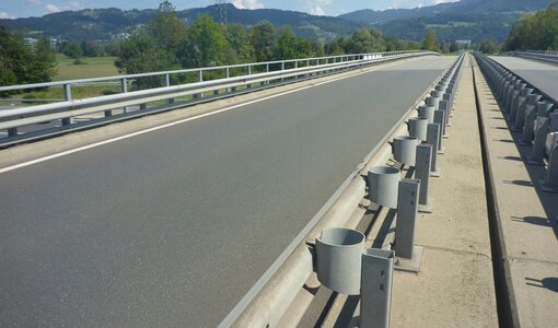 Inspecting the conditions of bridge buildings A14 for Asfinag
