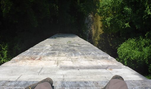 Mitarbeiter amiko bau consult bei Prüfung Tragwerk Soleleitungsbrücke Gosauzwang